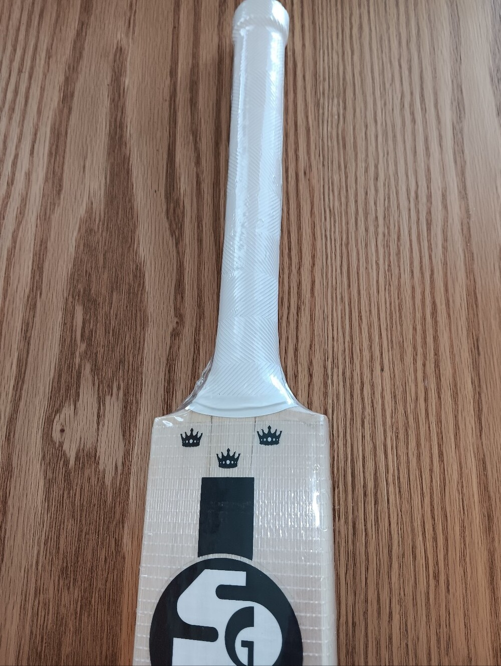 Cricket Bat SG in White with Black Logo - Picture 7 of 11